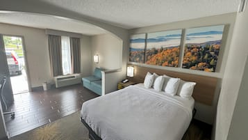 Habitación estándar, 1 cama Queen size | Baño | Tina con regadera, amenidades de baño gratuitas, secadora de cabello