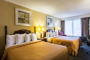 Desk, blackout curtains, iron/ironing board, free cots/infant beds - Quality Inn Manassas (Manassas)