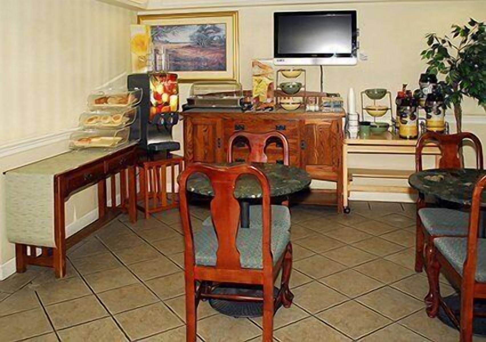 Free daily continental breakfast