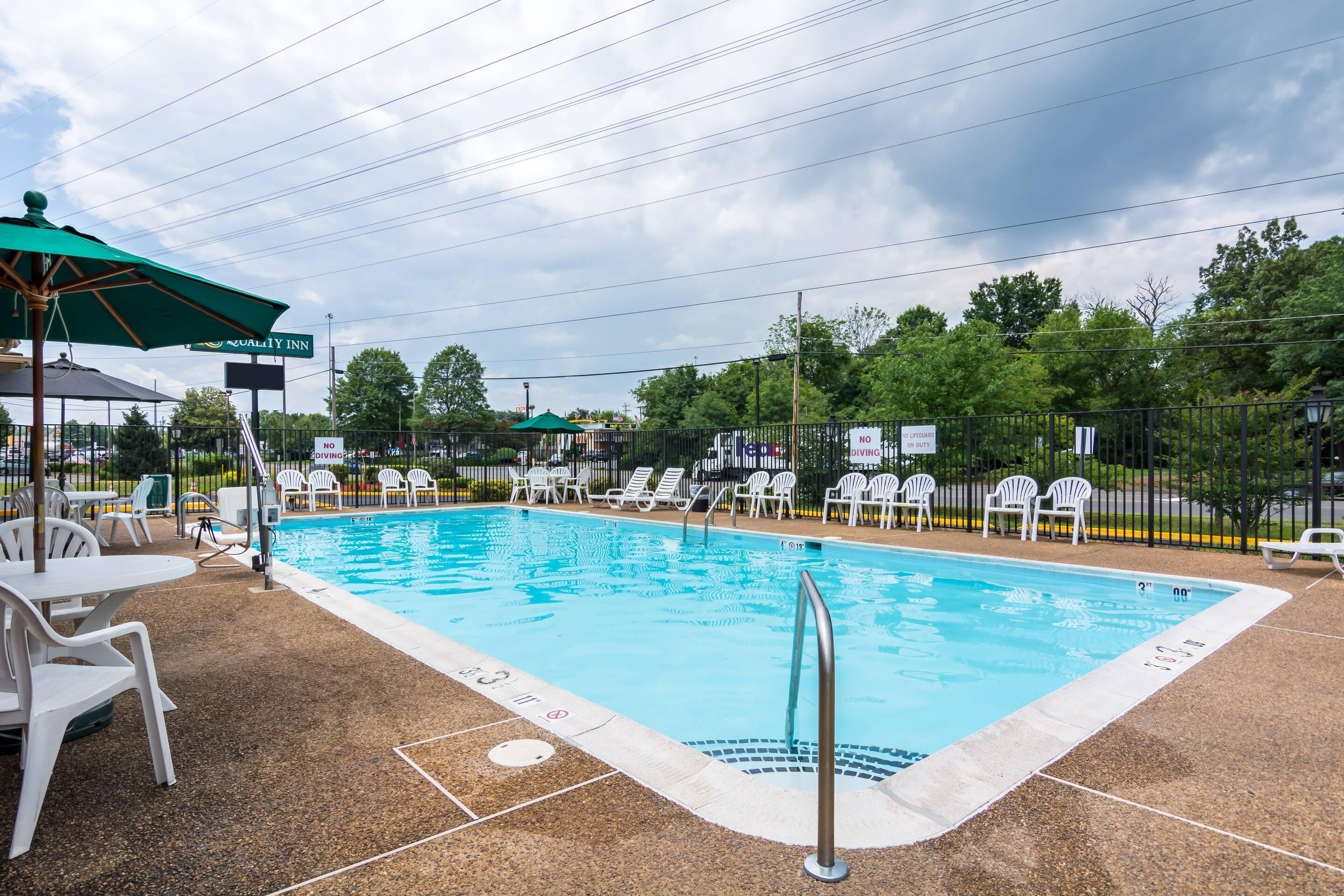 Außenpool (je nach Saison geöffnet)