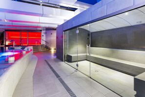 Sauna, hot tub, steam room, Turkish bath/hammam, body treatments