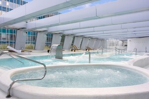 Sauna, poreallas, höyrysauna, turkkilainen sauna, vartalohoitoja