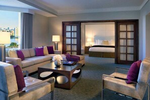 Premium bedding, pillow-top beds, in-room safe, desk - Pullman Miami Airport (Miami)
