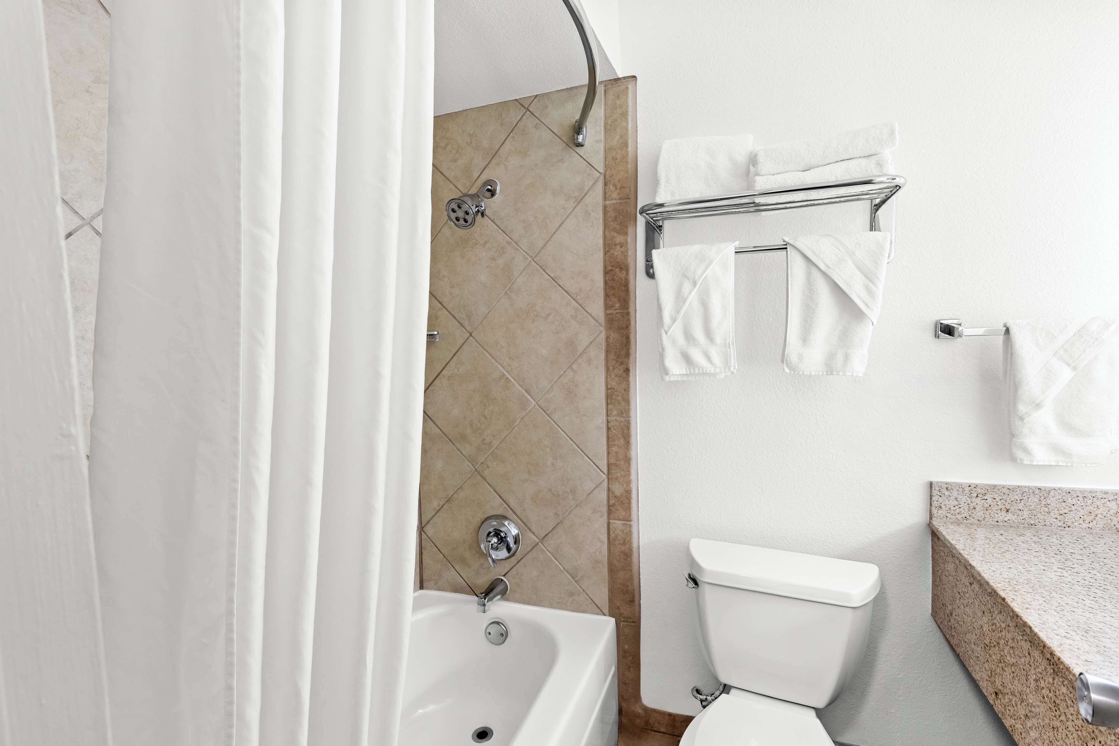 combined shower/bathtub, eco-friendly toiletries, hair dryer, towels