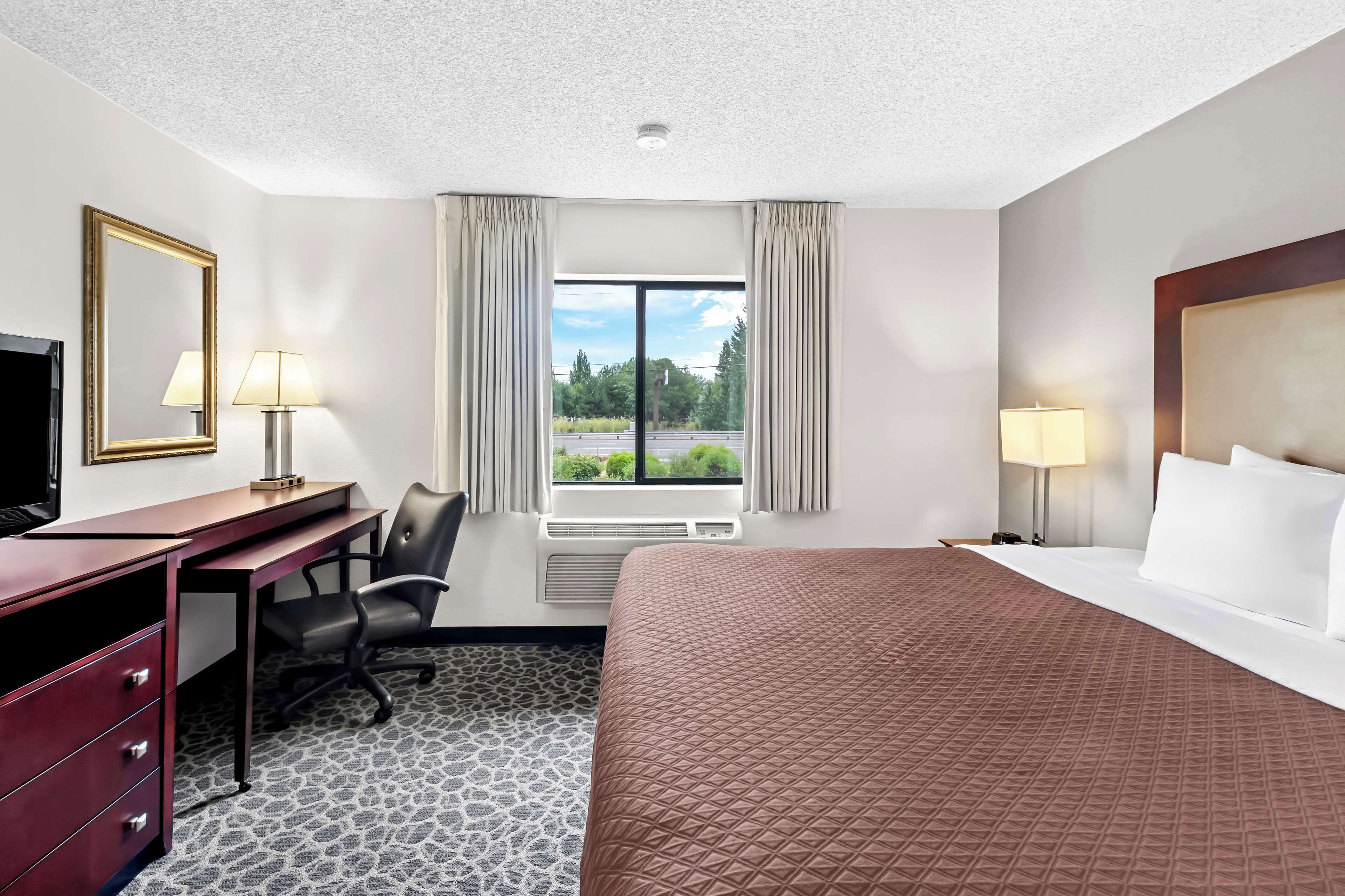 Photo - Red Lion Hotel Portland Airport