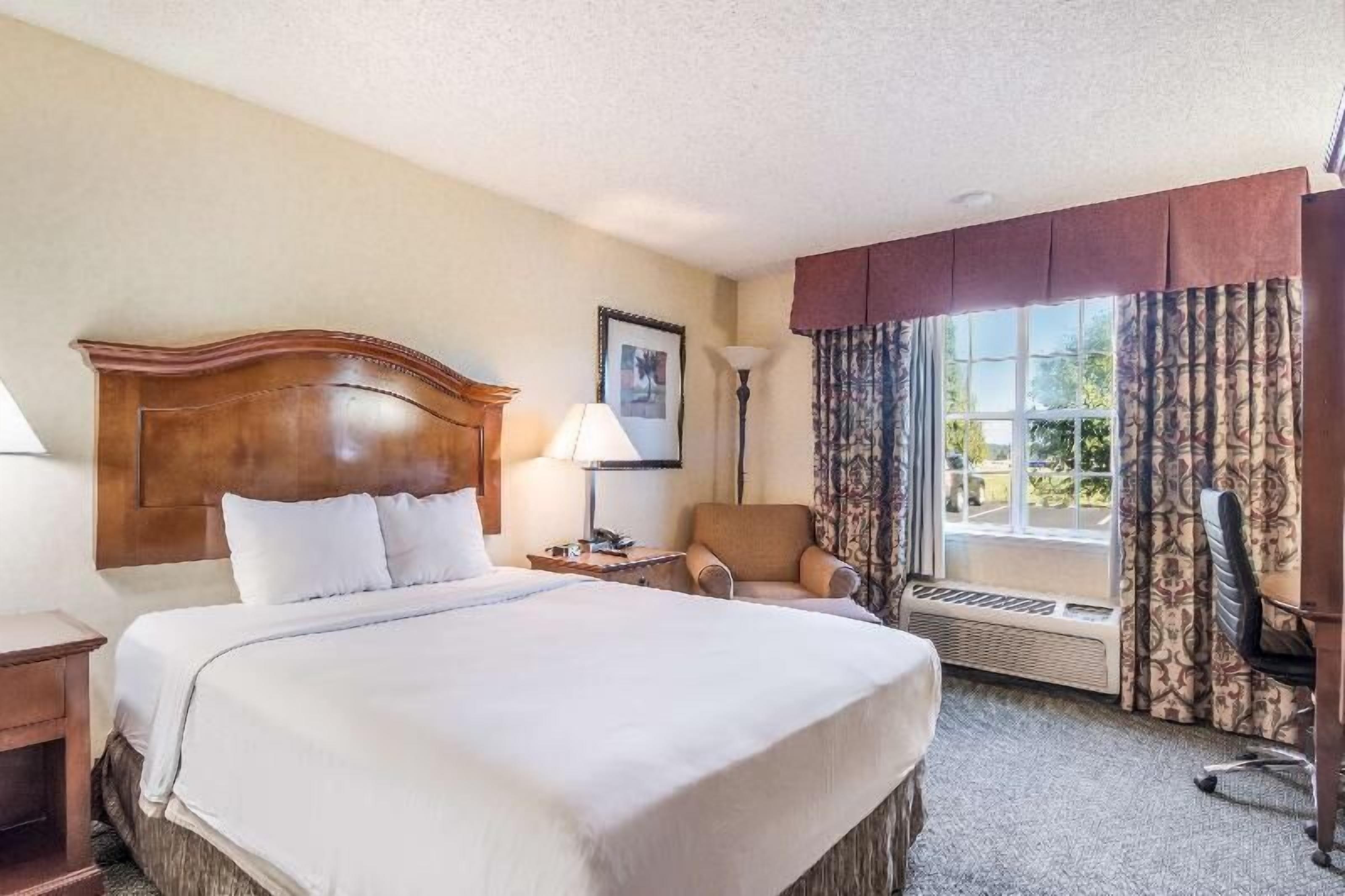 Premium bedding, pillow-top beds, in-room safe, desk
