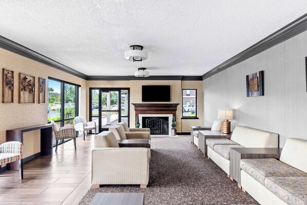 Lobby - Red Lion Hotel Portland Airport (Portland)