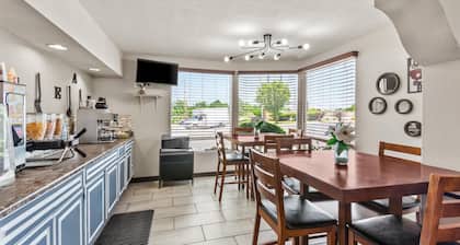 Americas Best Value Inn & Suites Williamstown