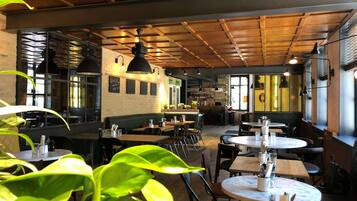 Mittagessen und Abendessen, lokale KĂŒche