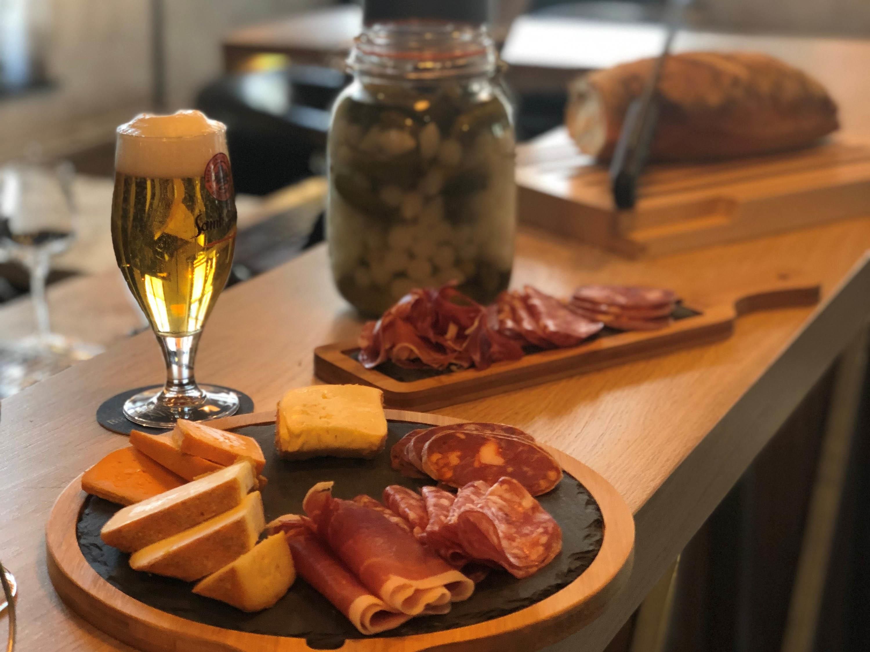 Bar (in der Unterkunft)
