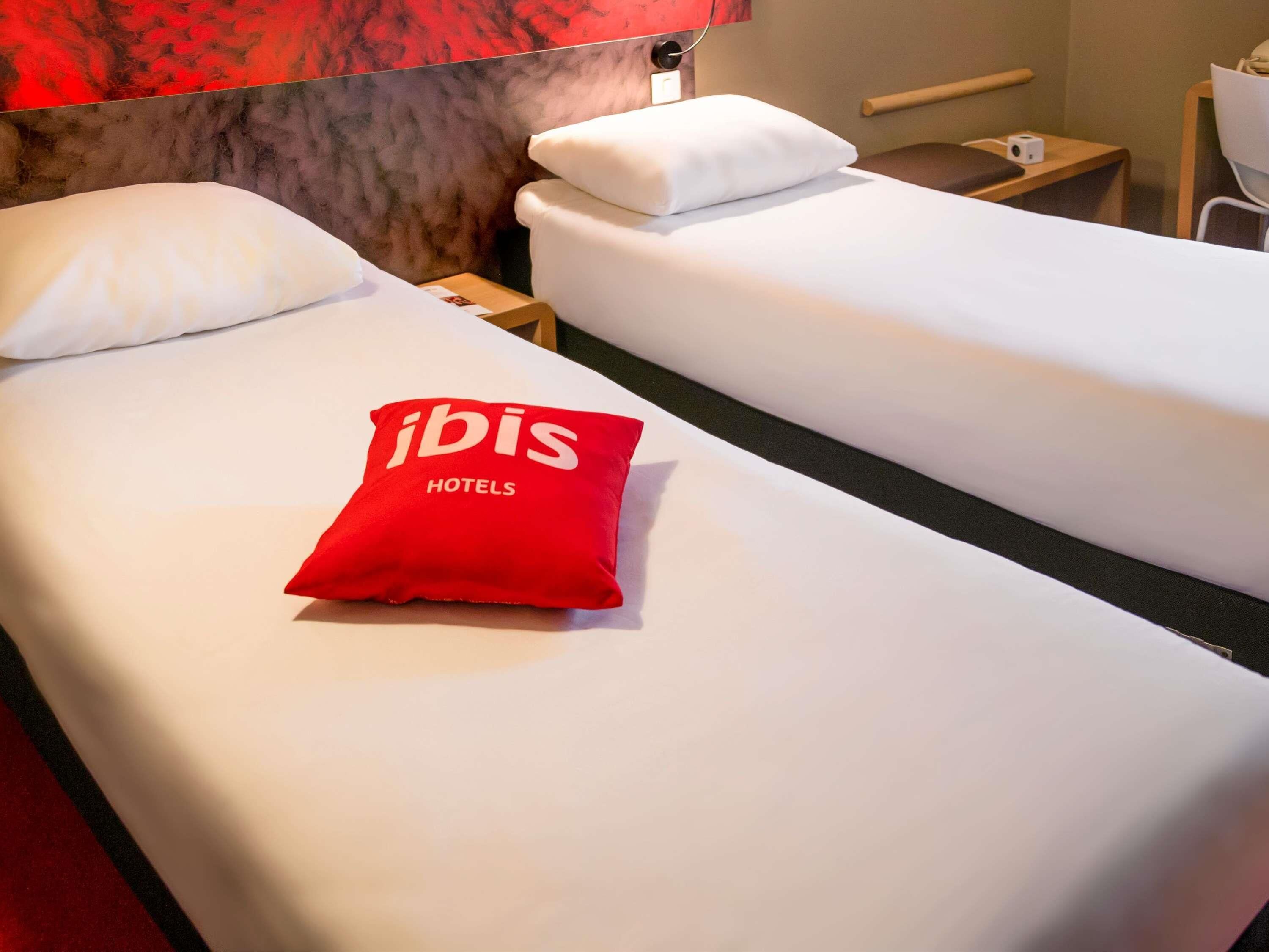 Standaard kamer, 2 eenpersoonsbedden | Een bureau, verduisterende gordijnen, geluiddichte muren