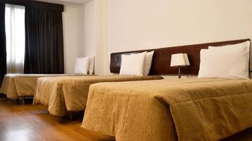 Quadruple Room | Desk, iron/ironing board, free cribs/infant beds, free WiFi