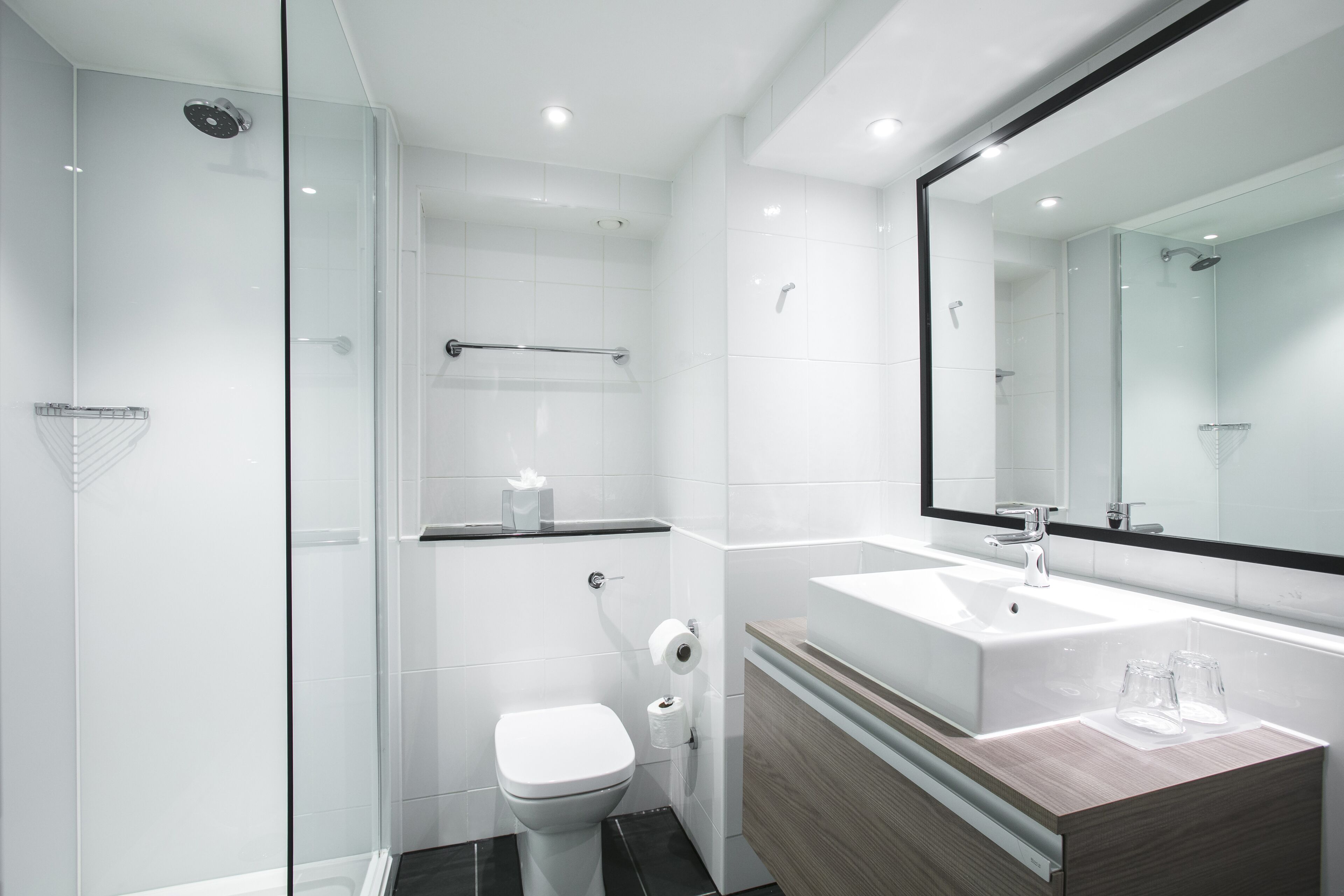 premium room, 1 king bed, club lounge access (super king) | bathroom | combined shower/bathtub, eco-friendly toiletries, hair dryer, bathrobes