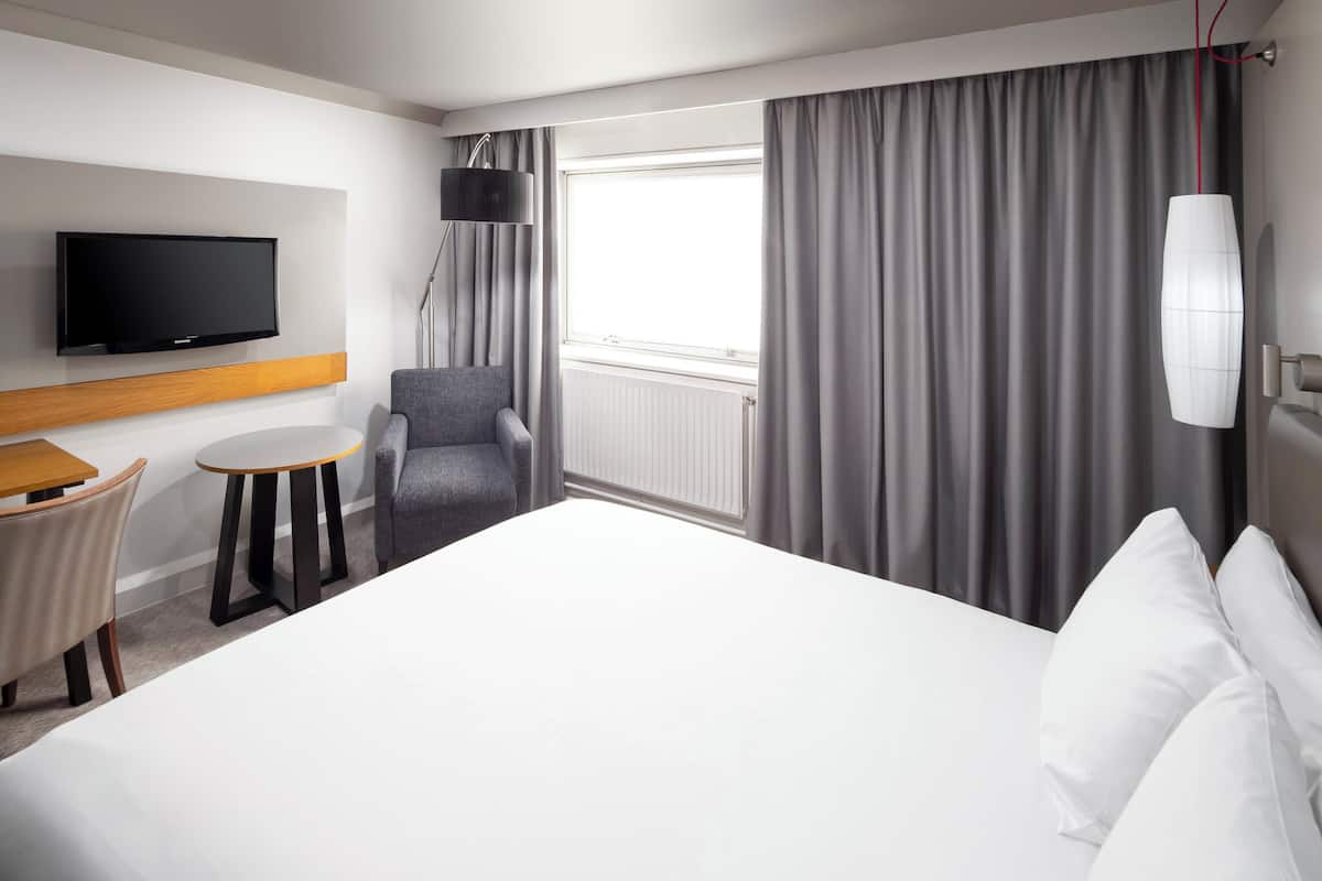 1 bedroom, hypo-allergenic bedding, in-room safe, individually decorated