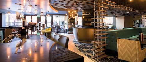 Serveert lunch en diner