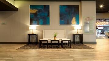 Lobby-lounge