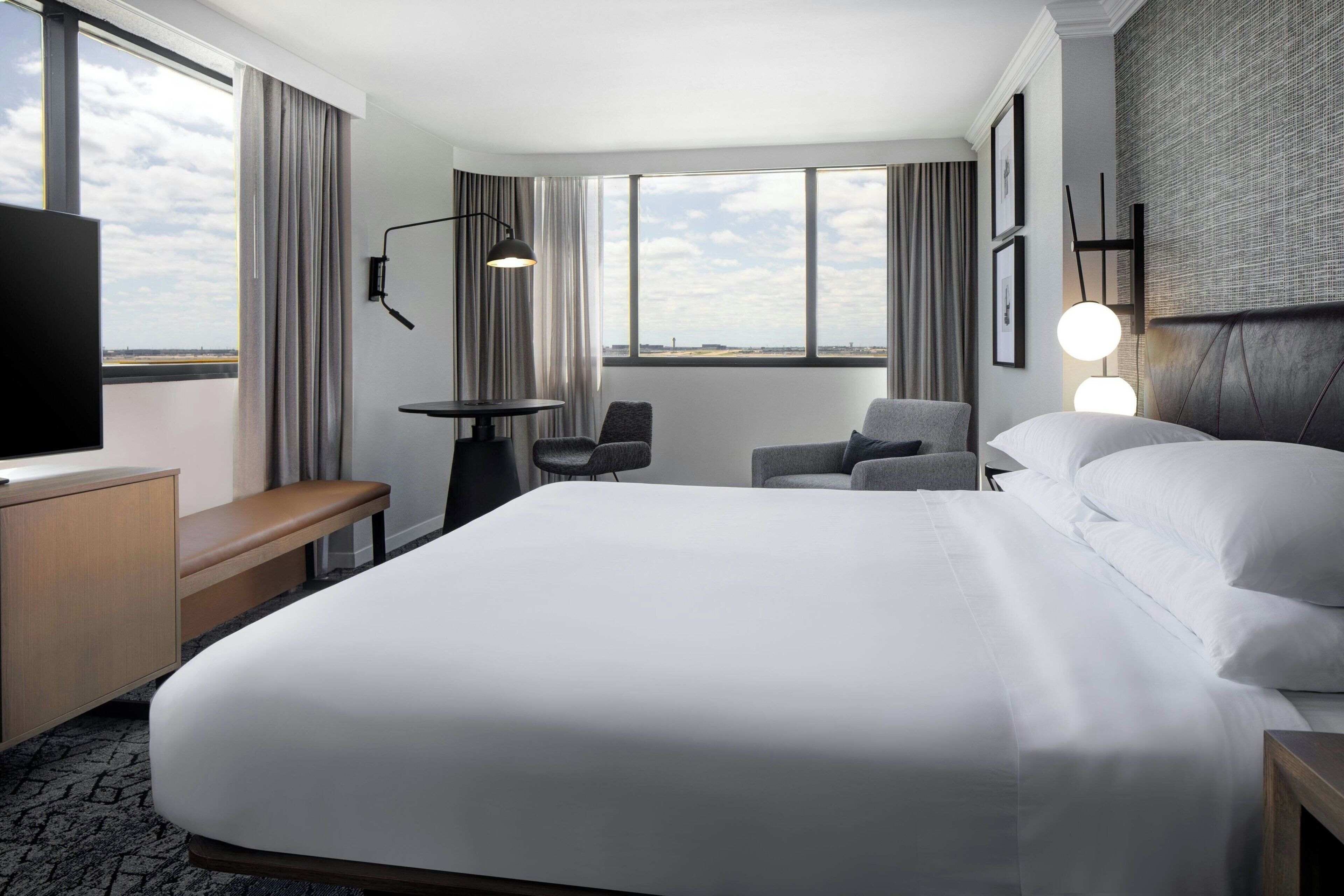 in-room safe, desk, laptop workspace, blackout curtains