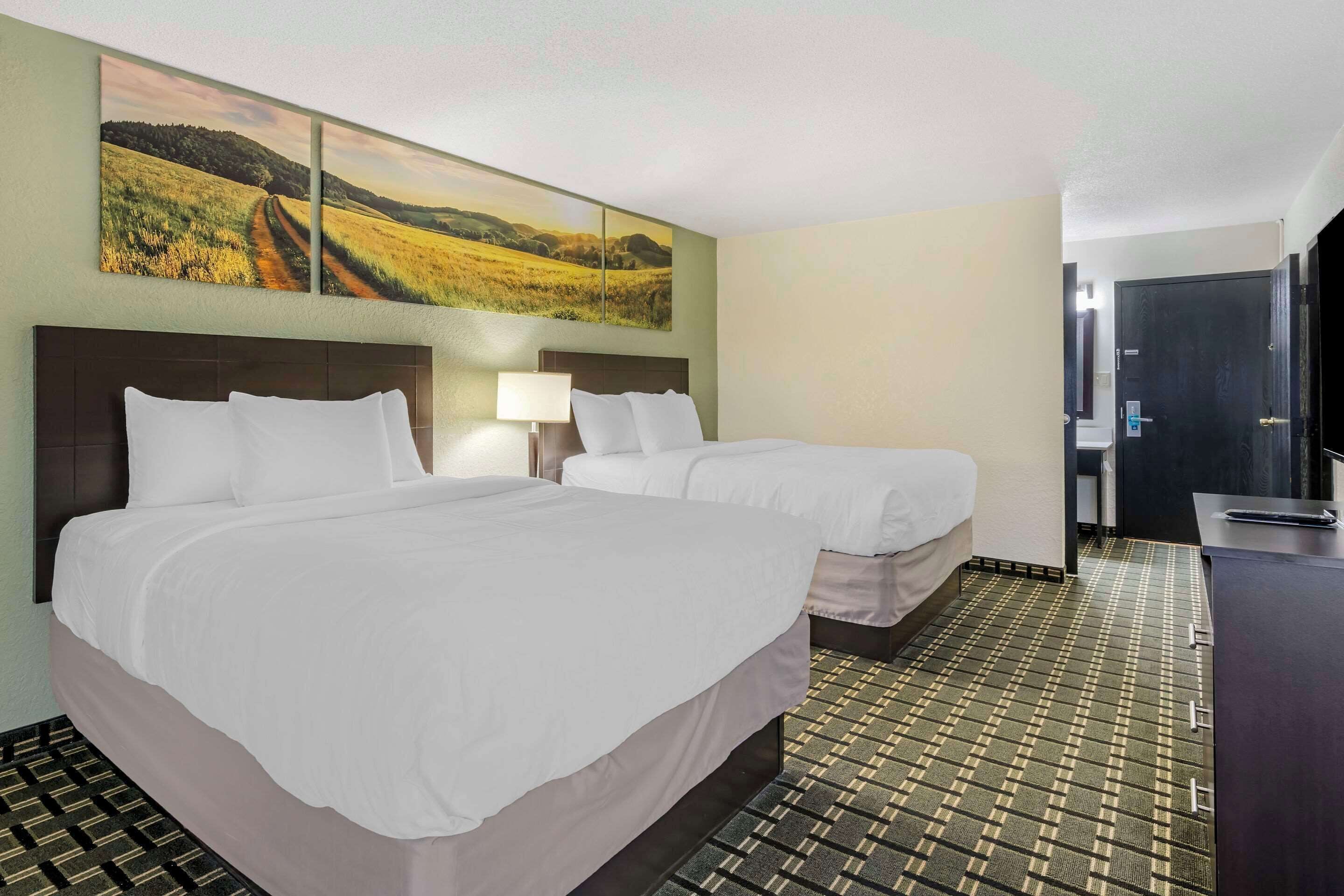 hypo-allergenic bedding, in-room safe, laptop workspace