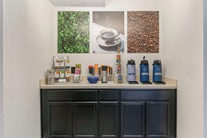 Desayuno autoservicio gratuito y diario