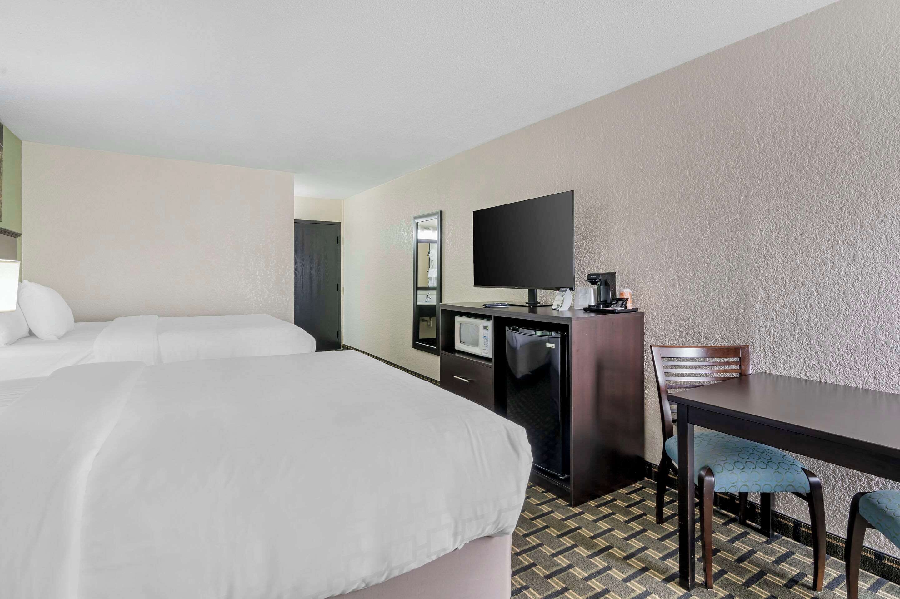 standard room, 2 queen beds, non smoking | hypo-allergenic bedding, in-room safe, laptop workspace