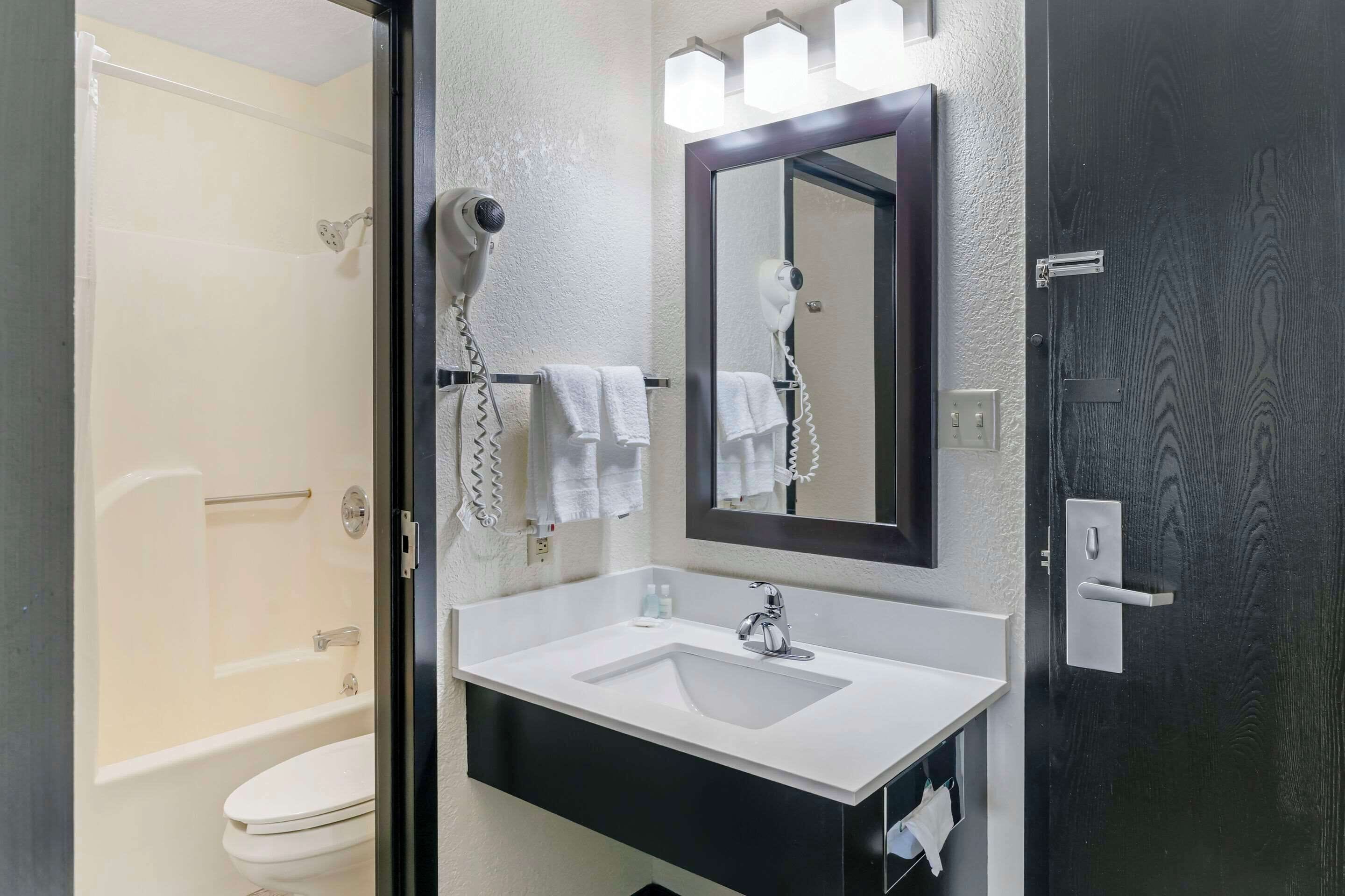 hypo-allergenic bedding, in-room safe, laptop workspace