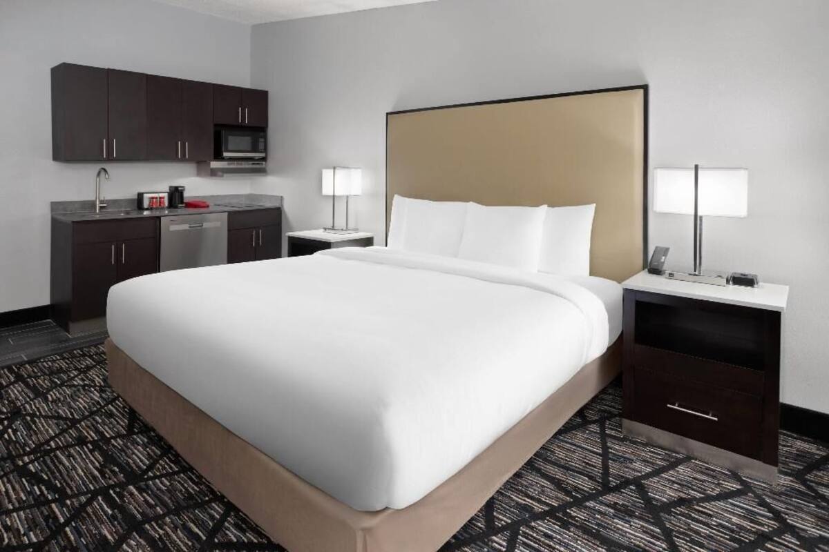 Hochwertige Bettwaren, Betten mit Memory-Foam-Matratzen, Schreibtisch