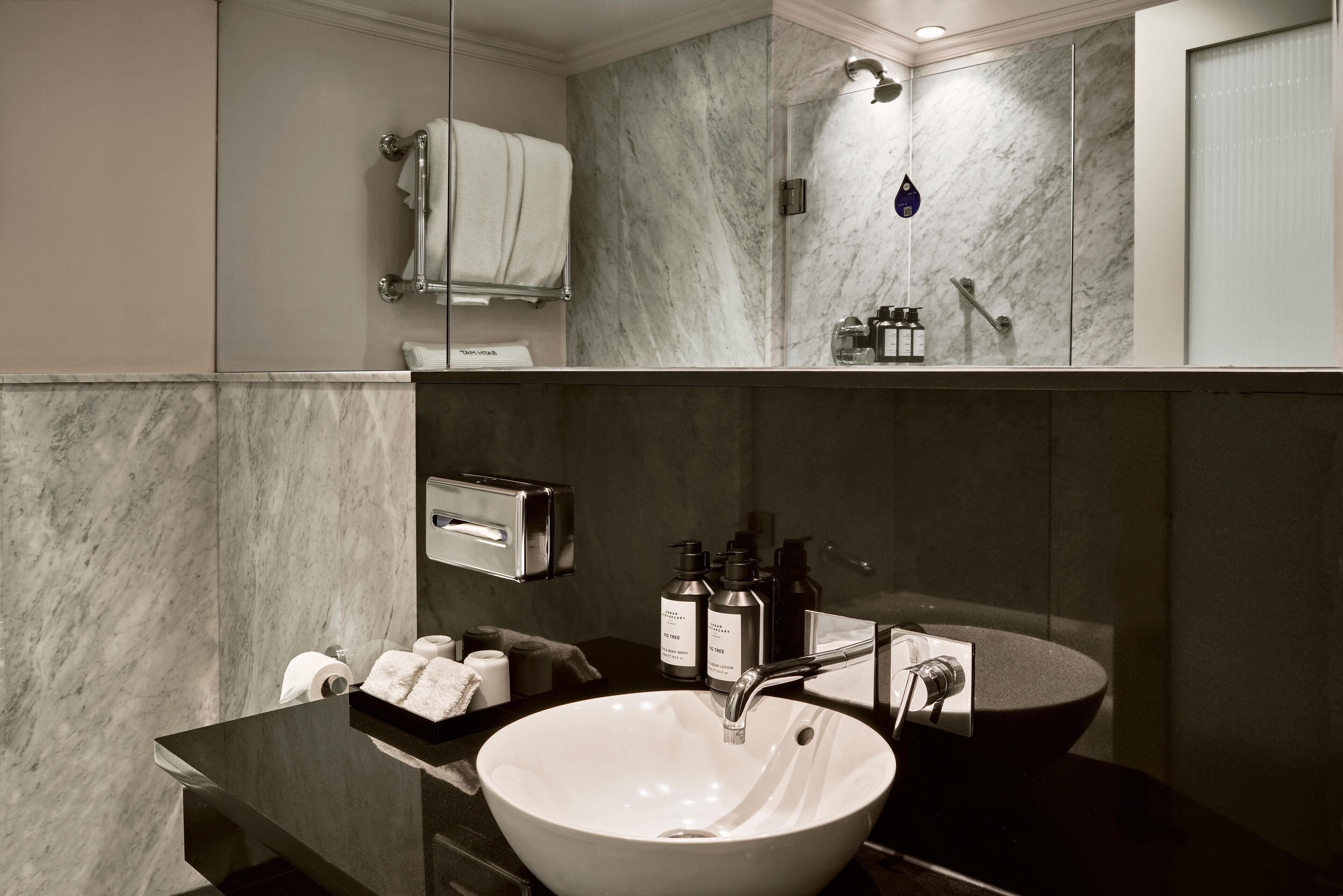 Photo - Radisson Blu Hotel, London Bond Street