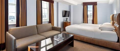 Premium Room | Premium bedding, in-room safe, desk, laptop workspace