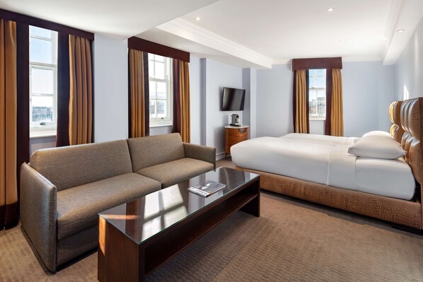 Quarto premium | 1 quarto, roupas de cama premium, cofres nos quartos, escrivaninha