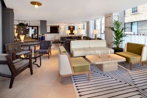 Serves lunch, dinner and brunch - Radisson Blu Hotel, London Bond Street (London)