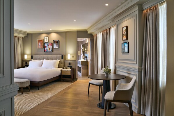 Premium bedding, in-room safe, desk, laptop workspace - Radisson Blu Hotel, London Bond Street (London)