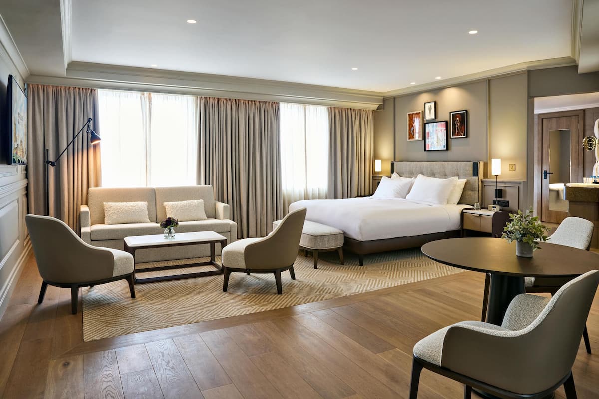 Studio Suite (Newly Refurbished) | Bộ đồ giường cao cấp, két bảo mật tại phòng, bàn