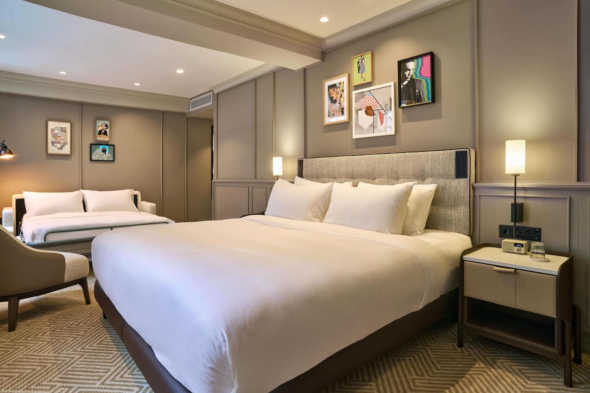 Family Room (Newly Refurbished) | Ropa de cama de alta calidad y caja de seguridad en la habitación