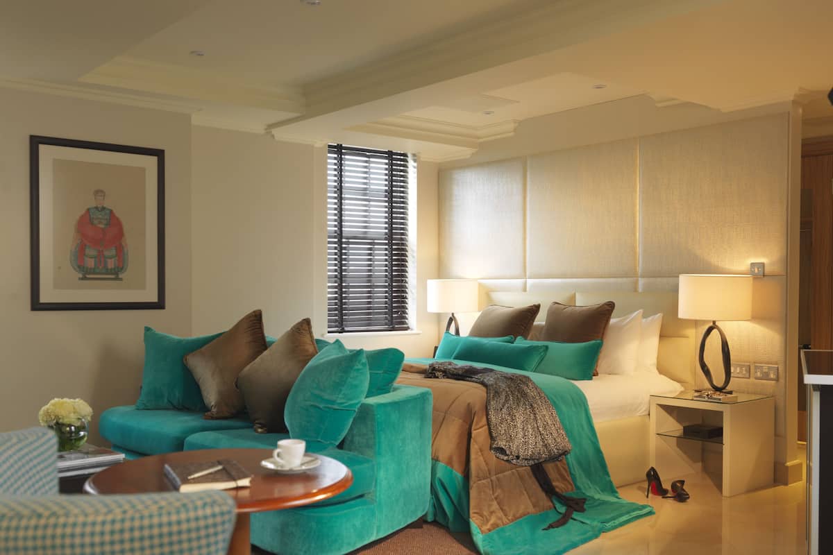 Literie de qualité supérieure, coffres-forts dans les chambres, bureau