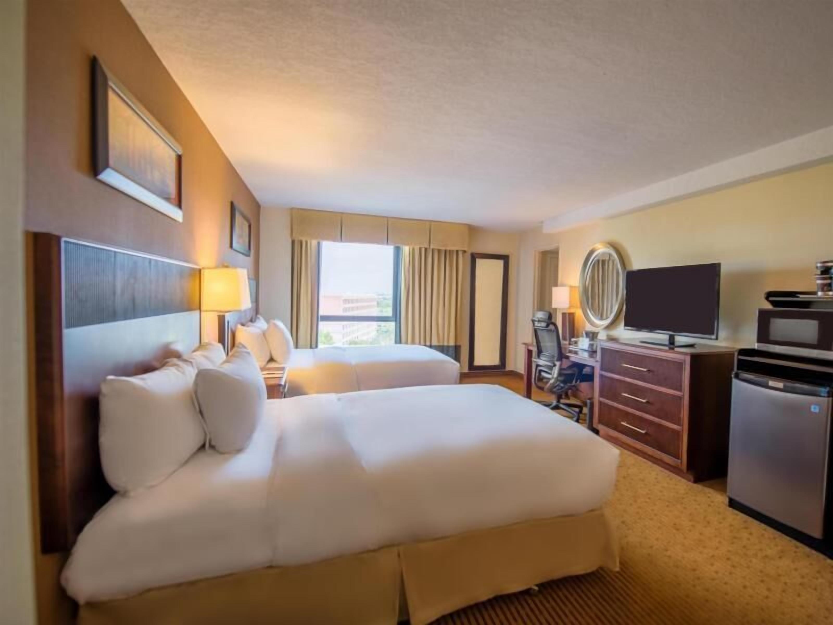 Premium bedding, in-room safe, desk, laptop workspace