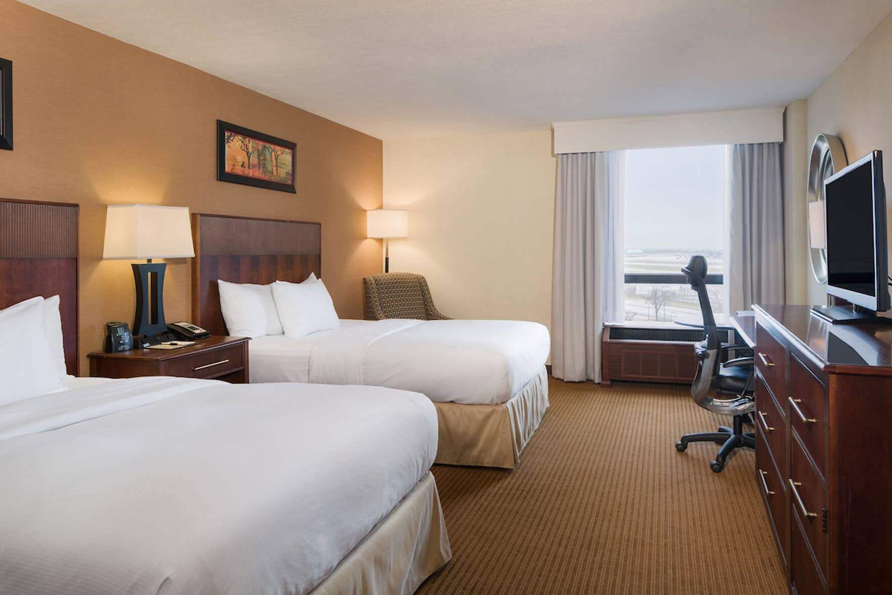 Premium bedding, in-room safe, desk, laptop workspace