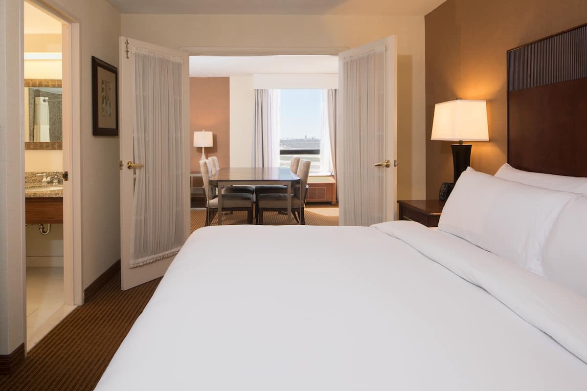 premium suite, 1 bedroom | 1 bedroom, premium bedding, in-room safe, desk