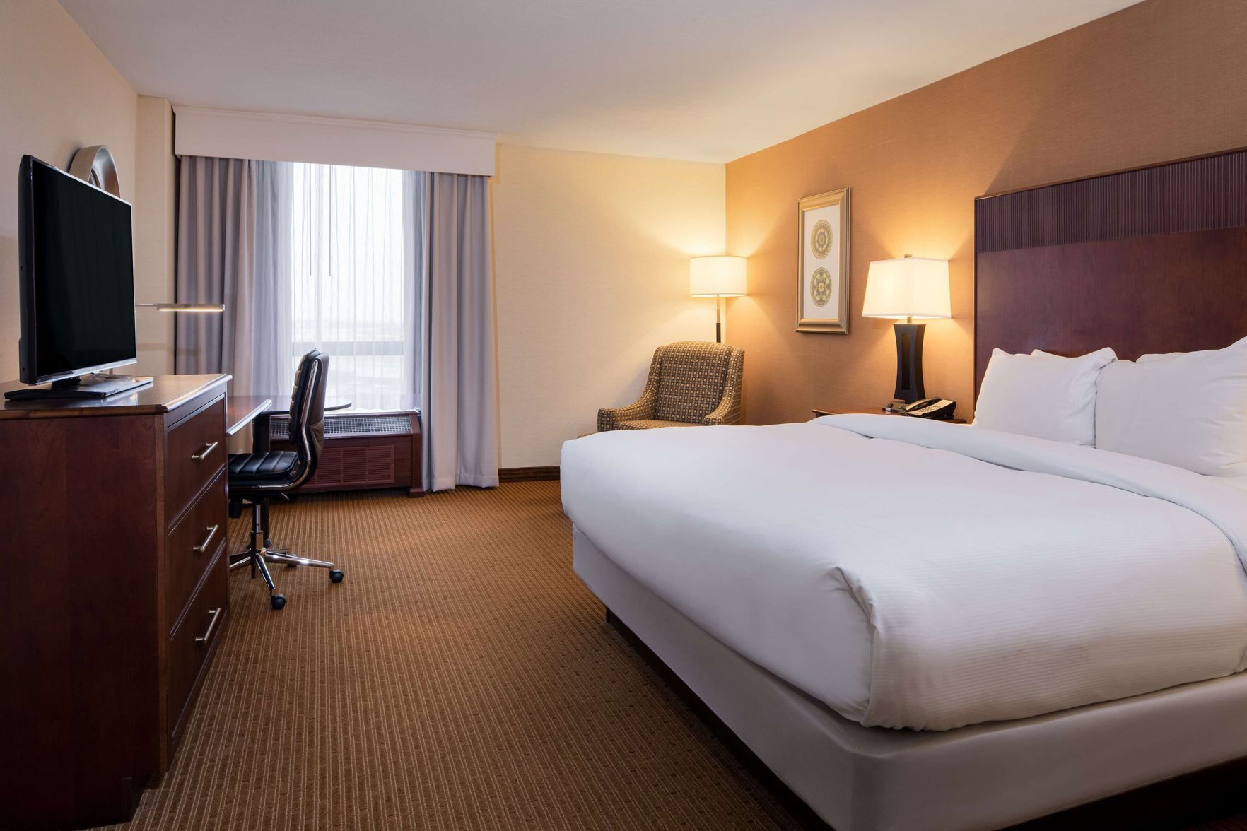 Premium bedding, in-room safe, desk, laptop workspace