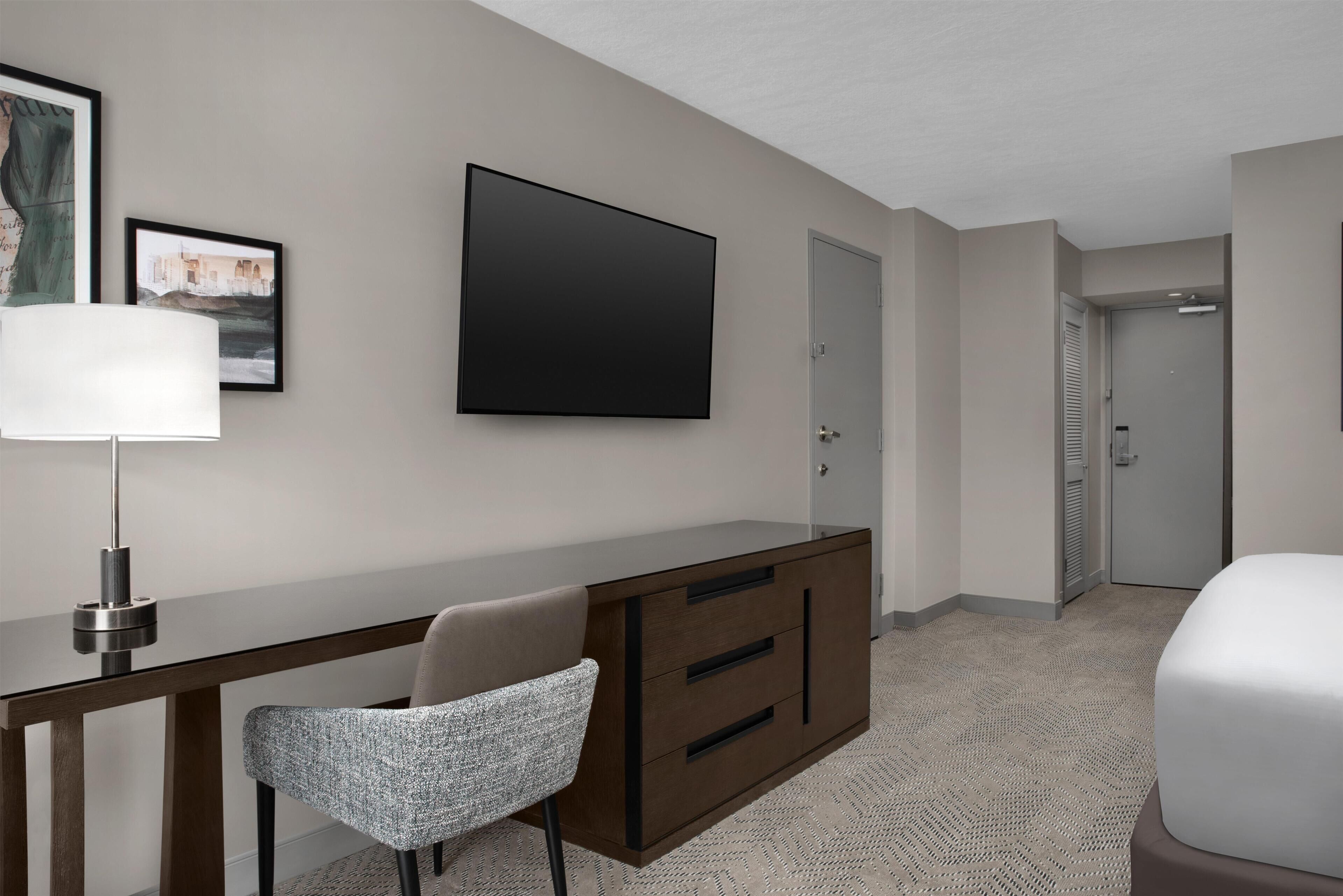 Premium bedding, in-room safe, desk, laptop workspace