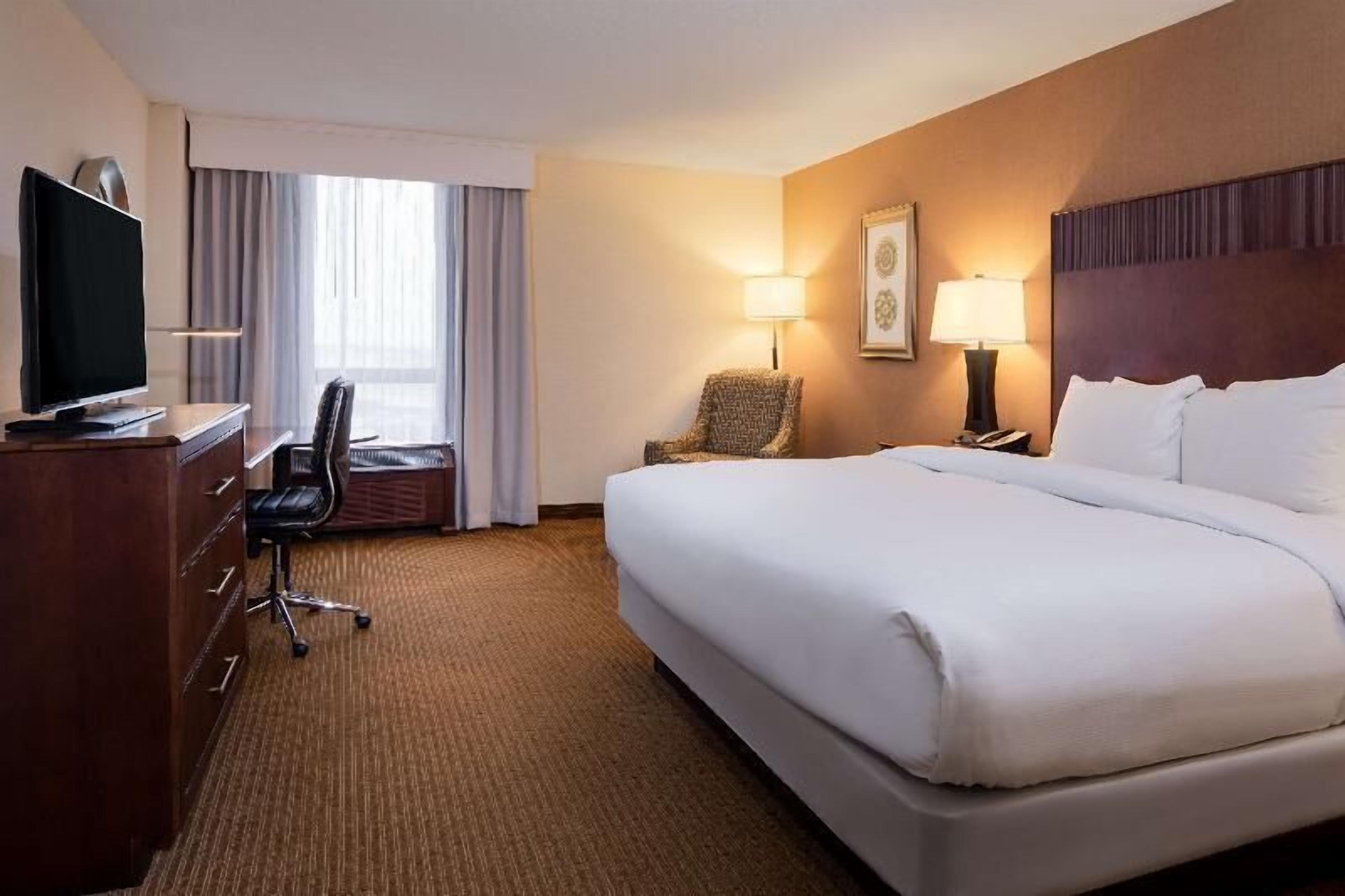 Premium bedding, in-room safe, desk, laptop workspace