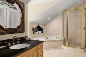 Συνδυασμό ντουζιέρας-μπανιέρας, δωρεάν προϊόντα προσωπικής περιποίησης