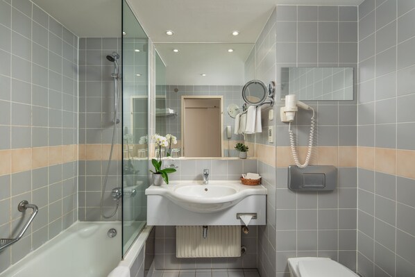 Free toiletries, hair dryer, bathrobes, slippers - Verdi Budapest Aquincum  (Budapest)