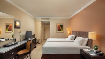 Hypo-allergenic bedding, in-room safe, desk, blackout drapes