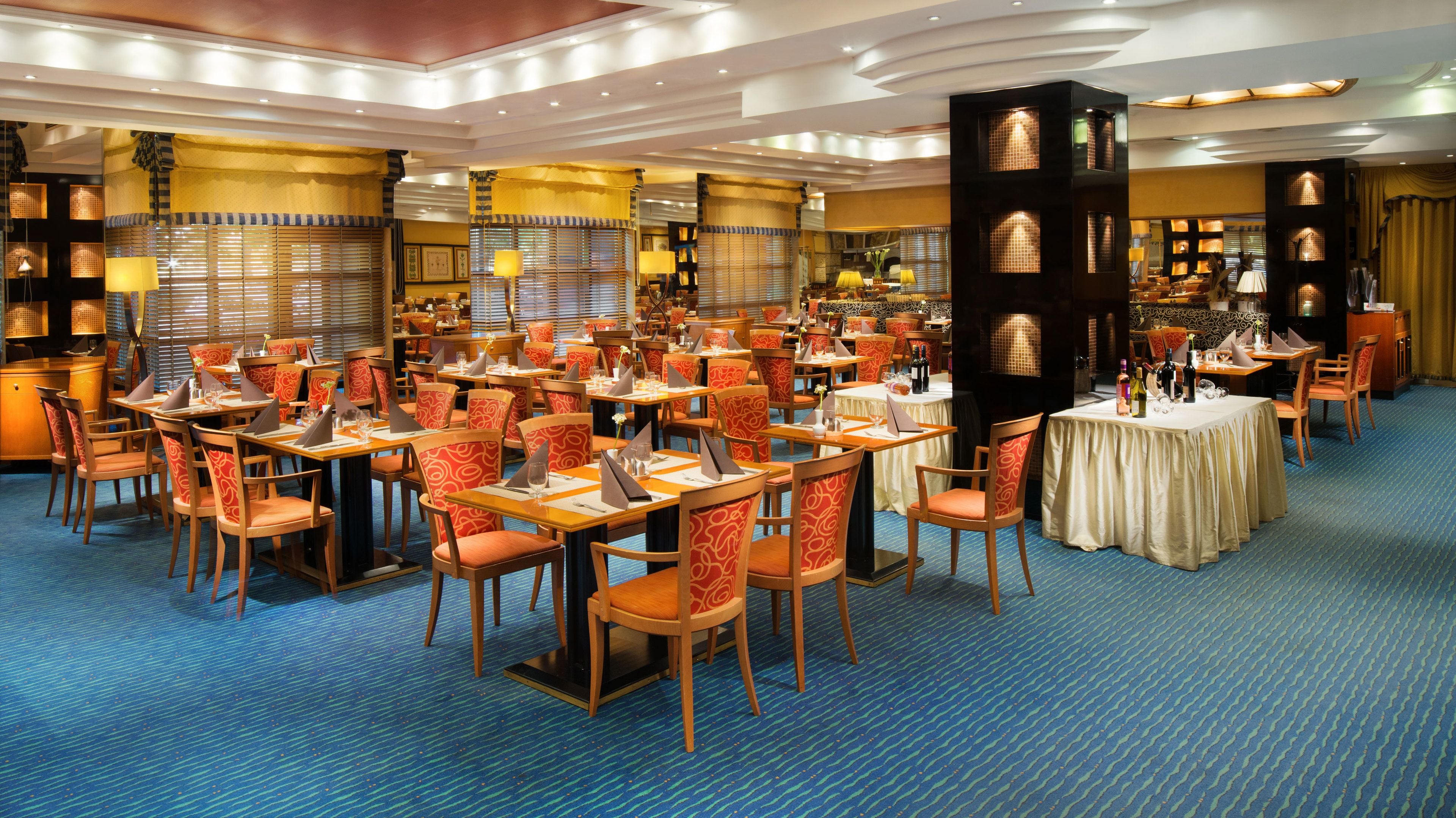 Daily full breakfast (HUF 6000 per person)