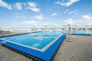 Outdoor pool - Hilton Vacation Club Daytona Seabreeze Daytona Beach (Daytona Beach Shores)