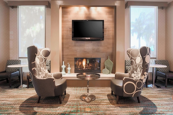 Lobby lounge