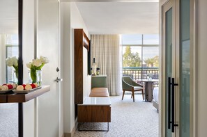 Egyptian cotton sheets, premium bedding, pillow-top beds, in-room safe