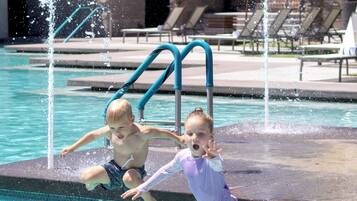 10 Außenpools, Cabañas (gegen Gebühr), Sonnenschirme