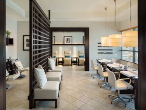Ruang perawatan pasangan, sauna, hot tub, dan ruang uap