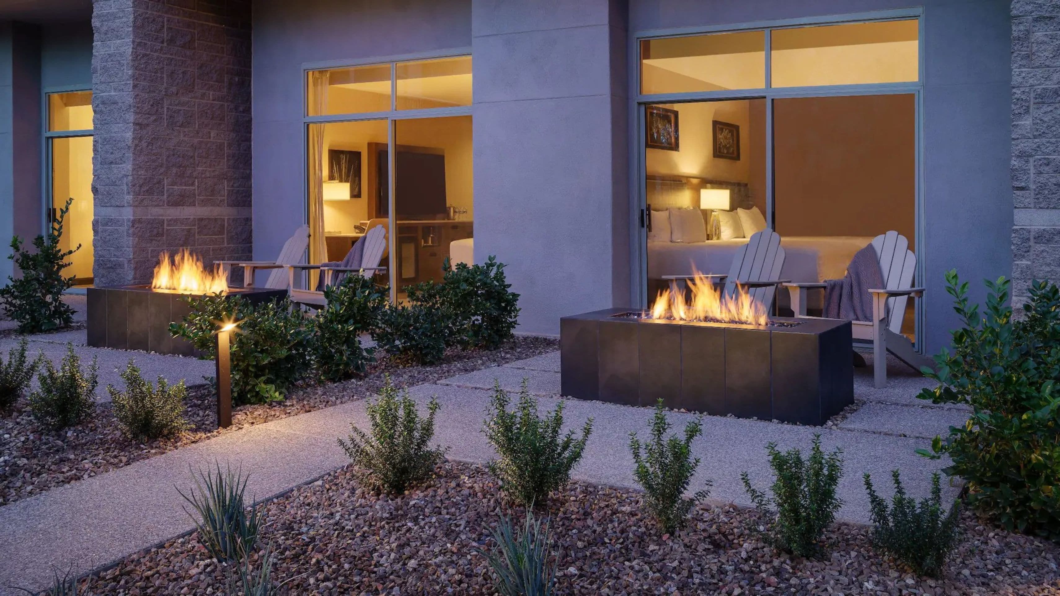 Zimmer, 2 Queen-Betten (w/ Patio Firepit)